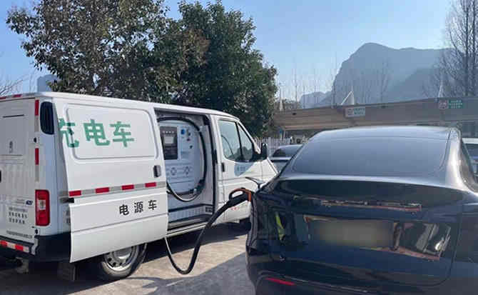 靖安汽车搭电